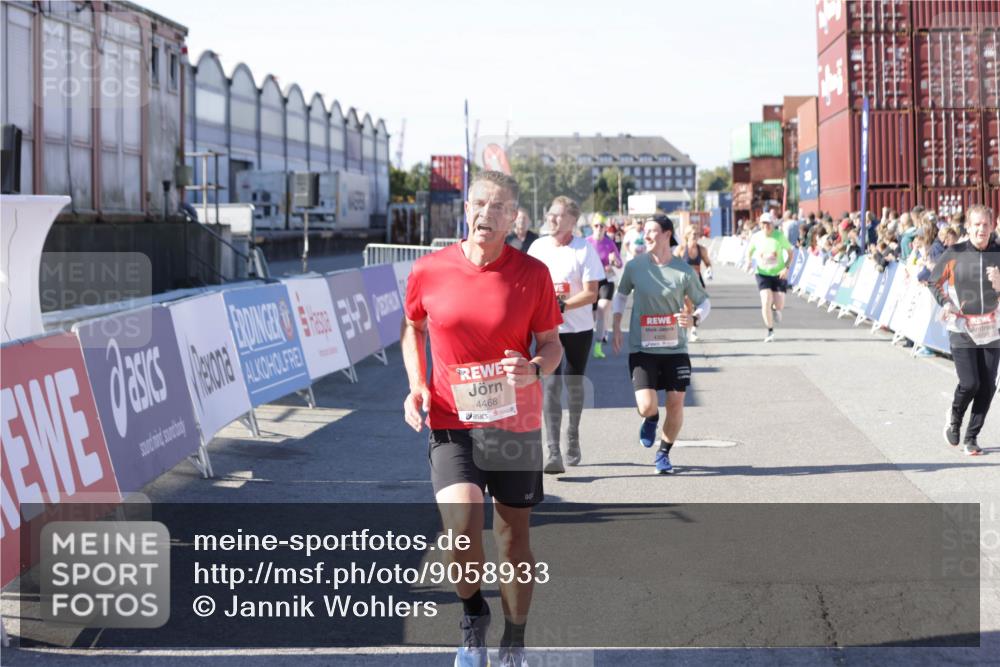 03.10.2025 - Köhlbrandbrückenlauf Jannik Wohlers http://msf.ph/oto/9058933 03.10.2025 13:12:08 Ziel 4176, 4305, 4369, 4468, 4470, 4474, 5644, 5856, 5910, 5911, 5927, 6098, 6121, 6184, 6185 meine-sportfotos.de