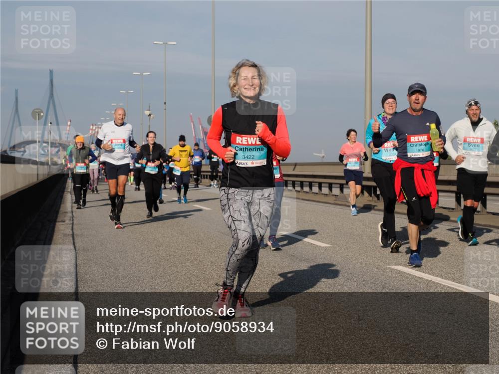 03.10.2025 - Köhlbrandbrückenlauf Fabian Wolf http://msf.ph/oto/9058934 03.10.2025 10:04:37 Position 3 3422, 1976, 3677, 2304 meine-sportfotos.de