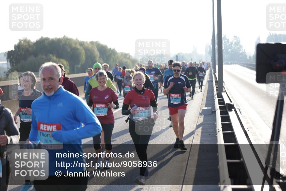 03.10.2025 - Köhlbrandbrückenlauf Jannik Wohlers http://msf.ph/oto/9058936 03.10.2025 09:21:59 Position 3 2045, 3676, 1097, 2204 meine-sportfotos.de