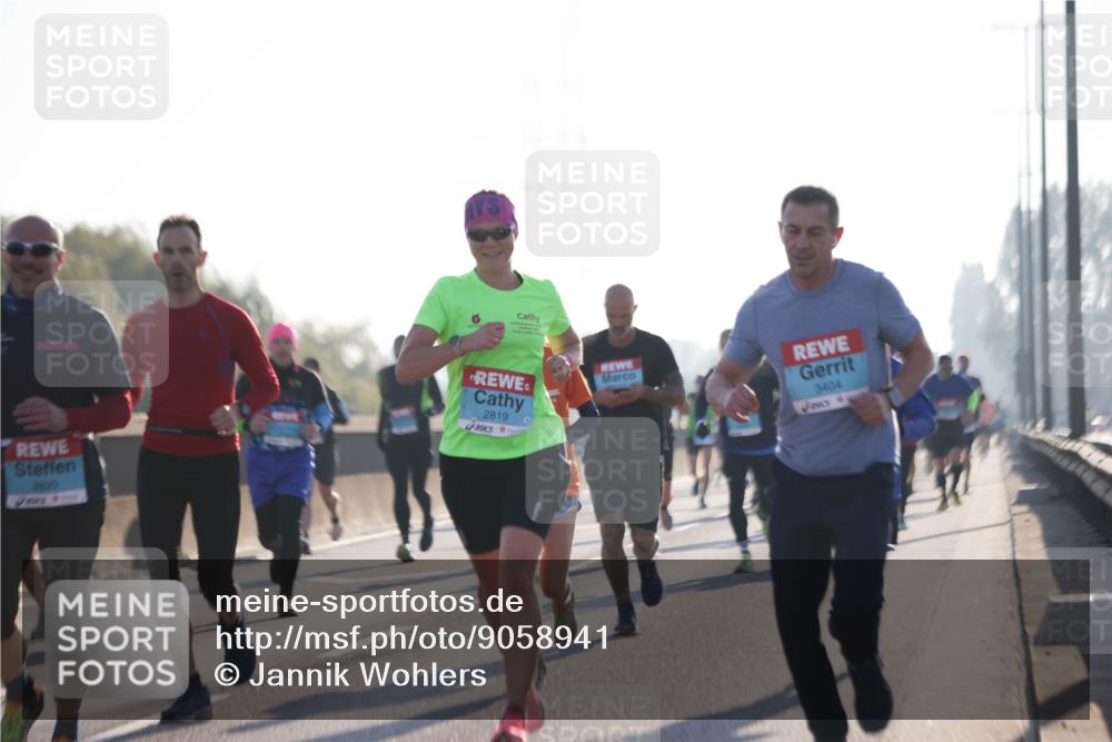 03.10.2025 - Köhlbrandbrückenlauf Jannik Wohlers http://msf.ph/oto/9058941 03.10.2025 09:14:13 Position 3 2819, 3404 meine-sportfotos.de