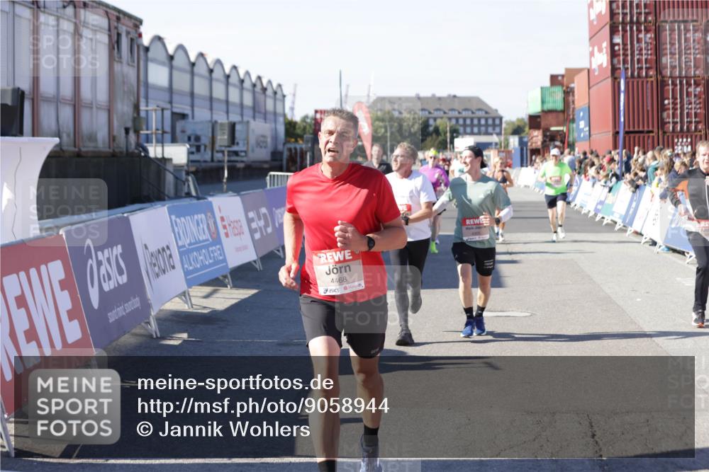 03.10.2025 - Köhlbrandbrückenlauf Jannik Wohlers http://msf.ph/oto/9058944 03.10.2025 13:12:08 Ziel 4176, 4305, 4369, 4468, 4470, 4474, 5644, 5856, 5910, 5911, 5927, 6098, 6121, 6184, 6185 meine-sportfotos.de