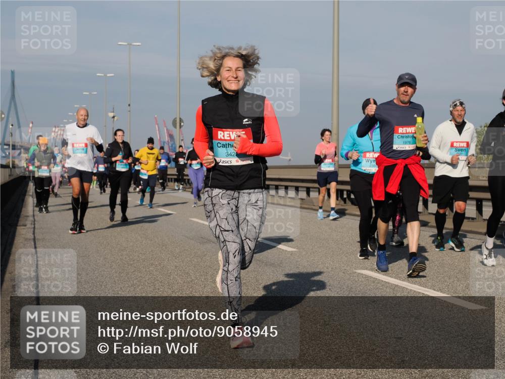 03.10.2025 - Köhlbrandbrückenlauf Fabian Wolf http://msf.ph/oto/9058945 03.10.2025 10:04:37 Position 3 342, 2304, 1976 meine-sportfotos.de