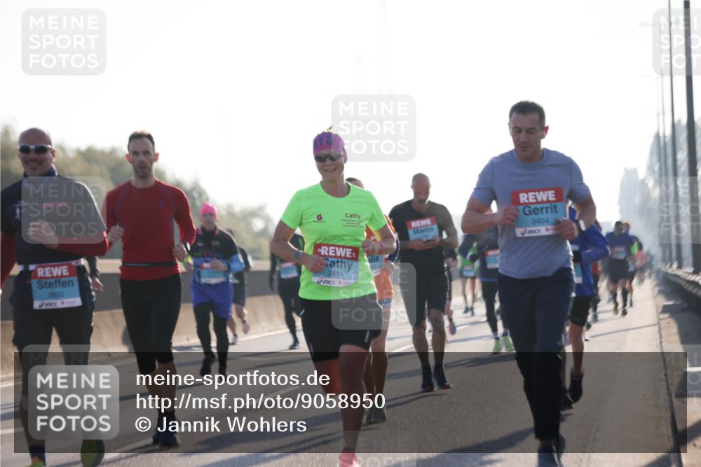 03.10.2025 - Köhlbrandbrückenlauf Jannik Wohlers http://msf.ph/oto/9058950 03.10.2025 09:14:13 Position 3 2820, 3404, 2819 meine-sportfotos.de