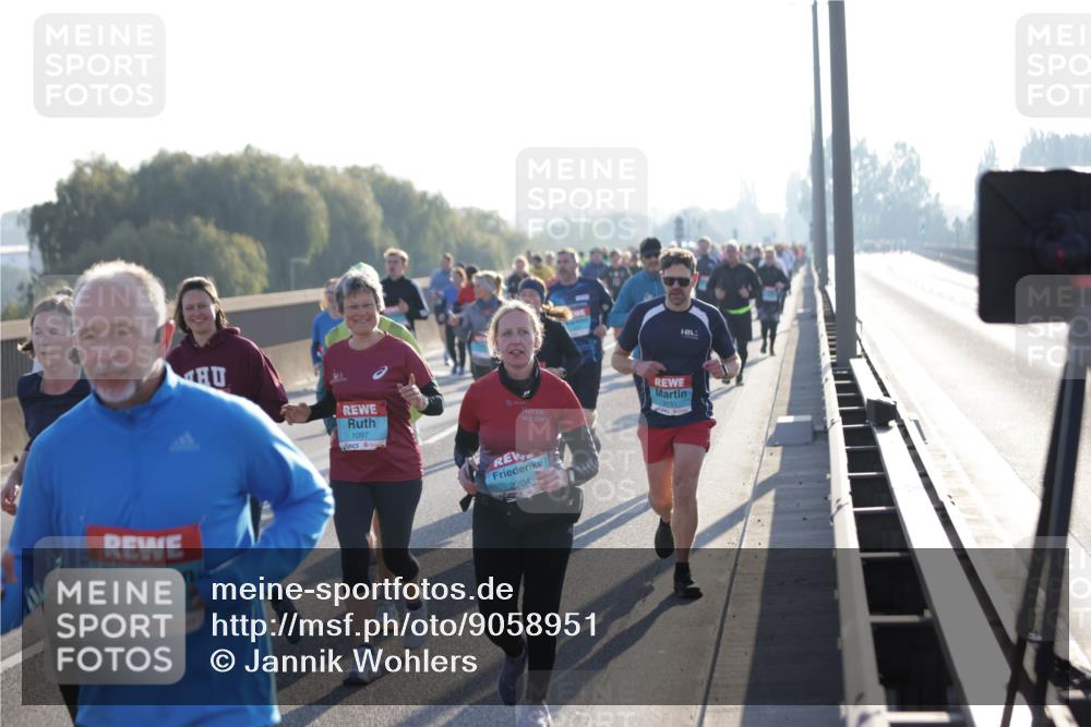 03.10.2025 - Köhlbrandbrückenlauf Jannik Wohlers http://msf.ph/oto/9058951 03.10.2025 09:21:59 Position 3 3676, 1097, 3151, 2204 meine-sportfotos.de