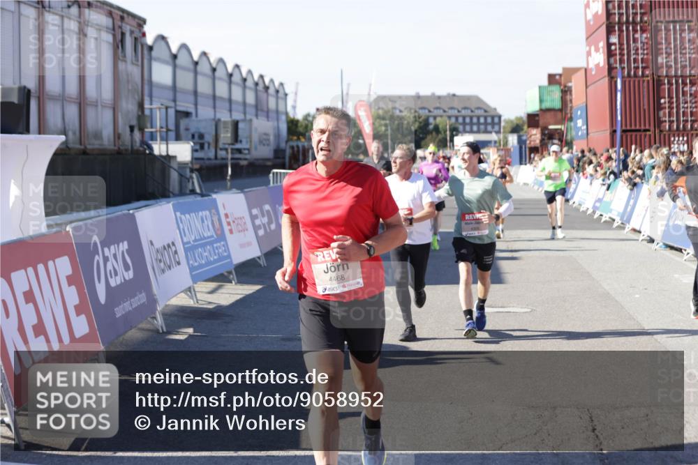 03.10.2025 - Köhlbrandbrückenlauf Jannik Wohlers http://msf.ph/oto/9058952 03.10.2025 13:12:08 Ziel 4176, 4305, 4369, 4468, 4470, 4474, 5644, 5856, 5910, 5911, 5927, 6098, 6121, 6184, 6185 meine-sportfotos.de