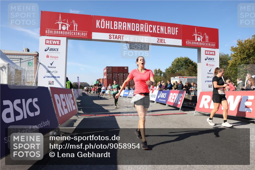 03.10.2025 - Köhlbrandbrückenlauf Lena Gebhardt http://msf.ph/oto/9058954 03.10.2025 13:09:58 Ziel 4260, 4625, 4718, 4787, 4837, 4929, 5520, 5763, 5941, 6083, 6750, 6764 meine-sportfotos.de