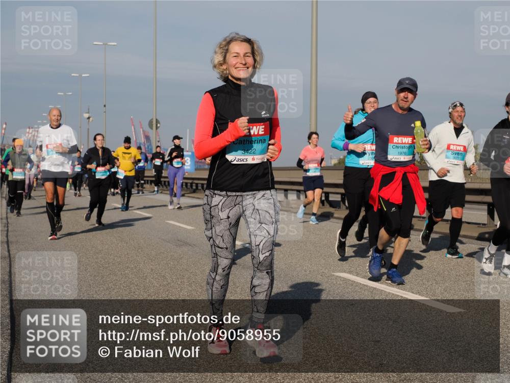 03.10.2025 - Köhlbrandbrückenlauf Fabian Wolf http://msf.ph/oto/9058955 03.10.2025 10:04:37 Position 3 3422, 1976, 3677 meine-sportfotos.de
