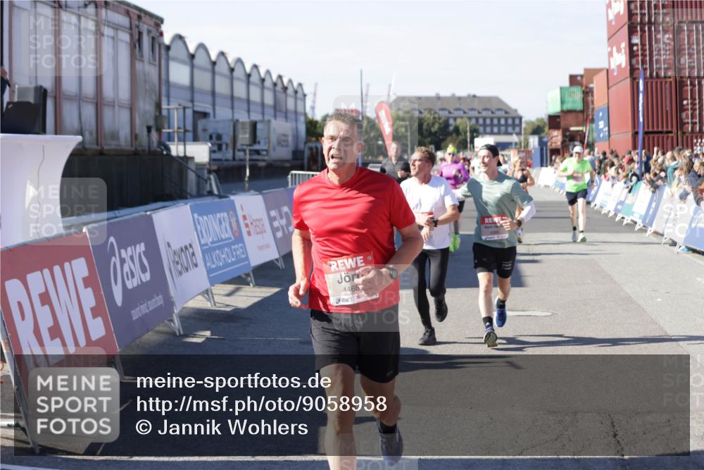 03.10.2025 - Köhlbrandbrückenlauf Jannik Wohlers http://msf.ph/oto/9058958 03.10.2025 13:12:08 Ziel 4176, 4305, 4369, 4468, 4470, 4474, 5644, 5856, 5910, 5911, 5927, 6098, 6121, 6184, 6185 meine-sportfotos.de