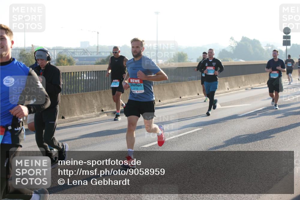 03.10.2025 - Köhlbrandbrückenlauf Lena Gebhardt http://msf.ph/oto/9058959 03.10.2025 09:18:39 Position 1 3710 meine-sportfotos.de