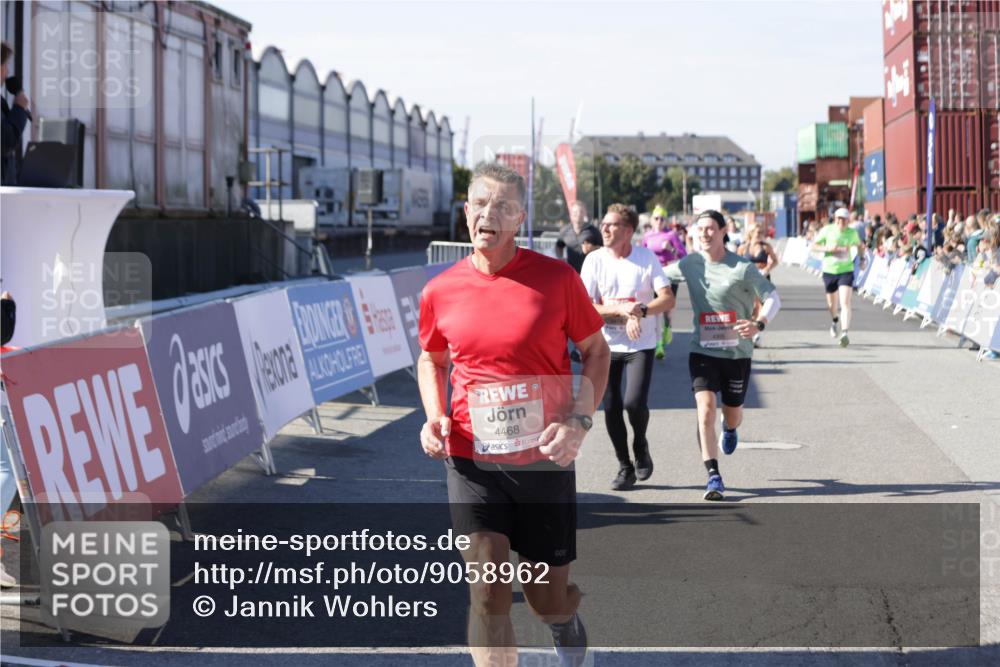 03.10.2025 - Köhlbrandbrückenlauf Jannik Wohlers http://msf.ph/oto/9058962 03.10.2025 13:12:08 Ziel 4176, 4305, 4369, 4468, 4470, 4474, 5644, 5856, 5910, 5911, 5927, 6098, 6121, 6184, 6185 meine-sportfotos.de