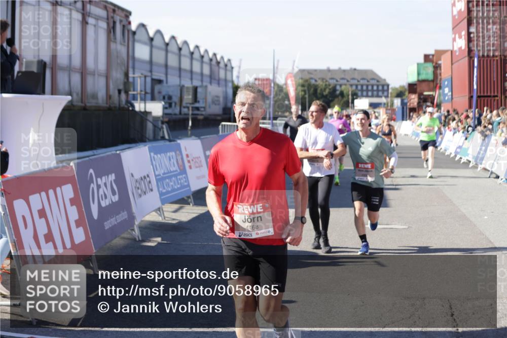 03.10.2025 - Köhlbrandbrückenlauf Jannik Wohlers http://msf.ph/oto/9058965 03.10.2025 13:12:08 Ziel 4176, 4305, 4369, 4468, 4470, 4474, 5644, 5856, 5910, 5911, 5927, 6098, 6121, 6184, 6185 meine-sportfotos.de