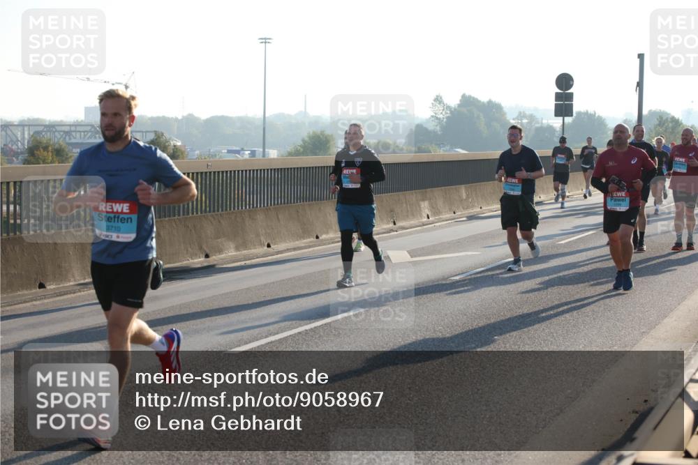 03.10.2025 - Köhlbrandbrückenlauf Lena Gebhardt http://msf.ph/oto/9058967 03.10.2025 09:18:40 Position 1 3710 meine-sportfotos.de
