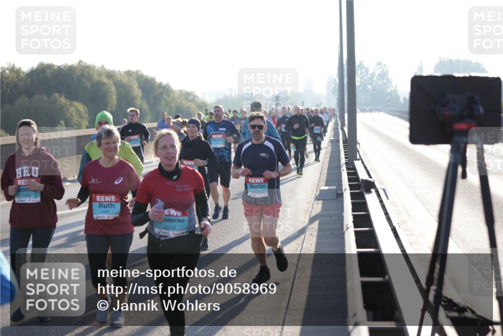 03.10.2025 - Köhlbrandbrückenlauf Jannik Wohlers http://msf.ph/oto/9058969 03.10.2025 09:22:00 Position 3 1098, 3151, 1097, 2204 meine-sportfotos.de