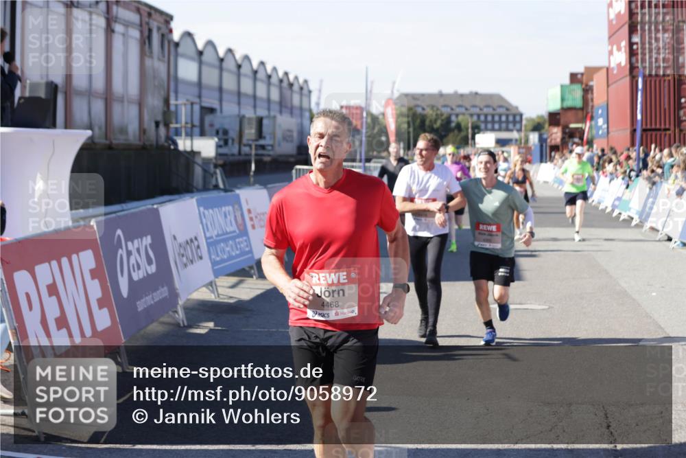 03.10.2025 - Köhlbrandbrückenlauf Jannik Wohlers http://msf.ph/oto/9058972 03.10.2025 13:12:08 Ziel 4176, 4305, 4369, 4468, 4470, 4474, 5644, 5856, 5910, 5911, 5927, 6098, 6121, 6184, 6185 meine-sportfotos.de