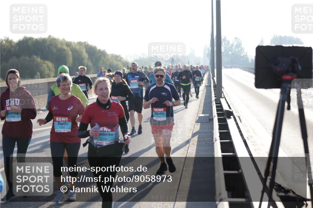 03.10.2025 - Köhlbrandbrückenlauf Jannik Wohlers http://msf.ph/oto/9058973 03.10.2025 09:22:00 Position 3 1098, 1097, 2204, 3151 meine-sportfotos.de