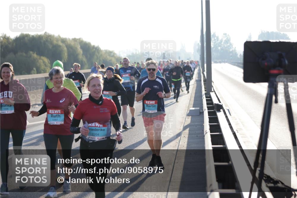 03.10.2025 - Köhlbrandbrückenlauf Jannik Wohlers http://msf.ph/oto/9058975 03.10.2025 09:22:00 Position 3 3151, 1098, 1097, 2204 meine-sportfotos.de