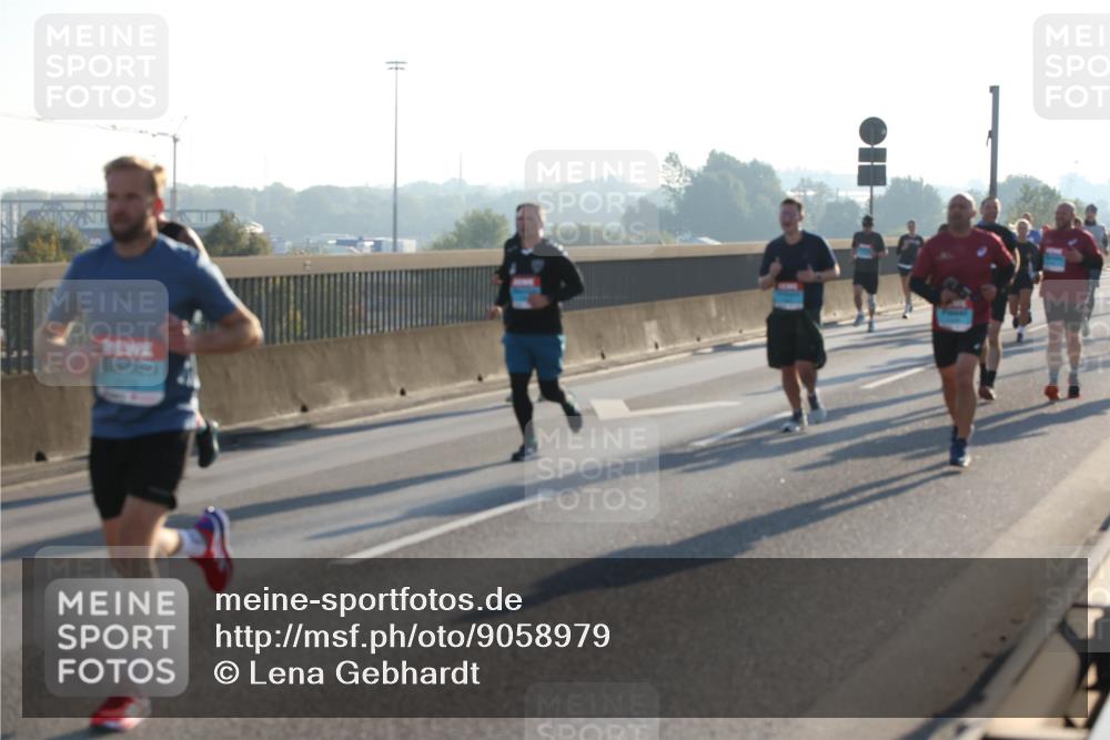 03.10.2025 - Köhlbrandbrückenlauf Lena Gebhardt http://msf.ph/oto/9058979 03.10.2025 09:18:40 Position 1  meine-sportfotos.de