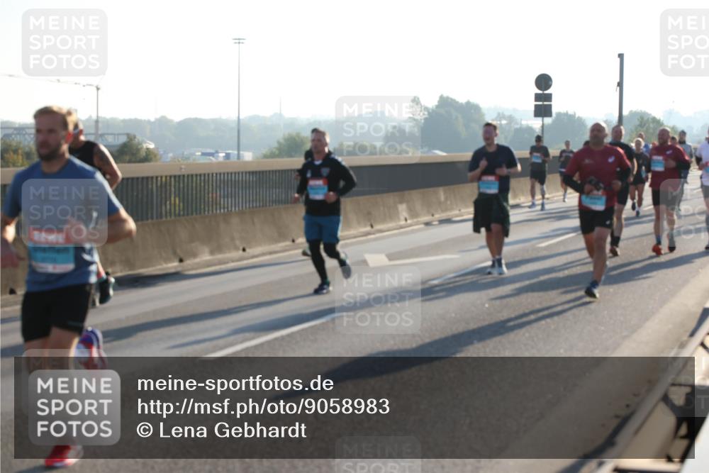 03.10.2025 - Köhlbrandbrückenlauf Lena Gebhardt http://msf.ph/oto/9058983 03.10.2025 09:18:40 Position 1  meine-sportfotos.de