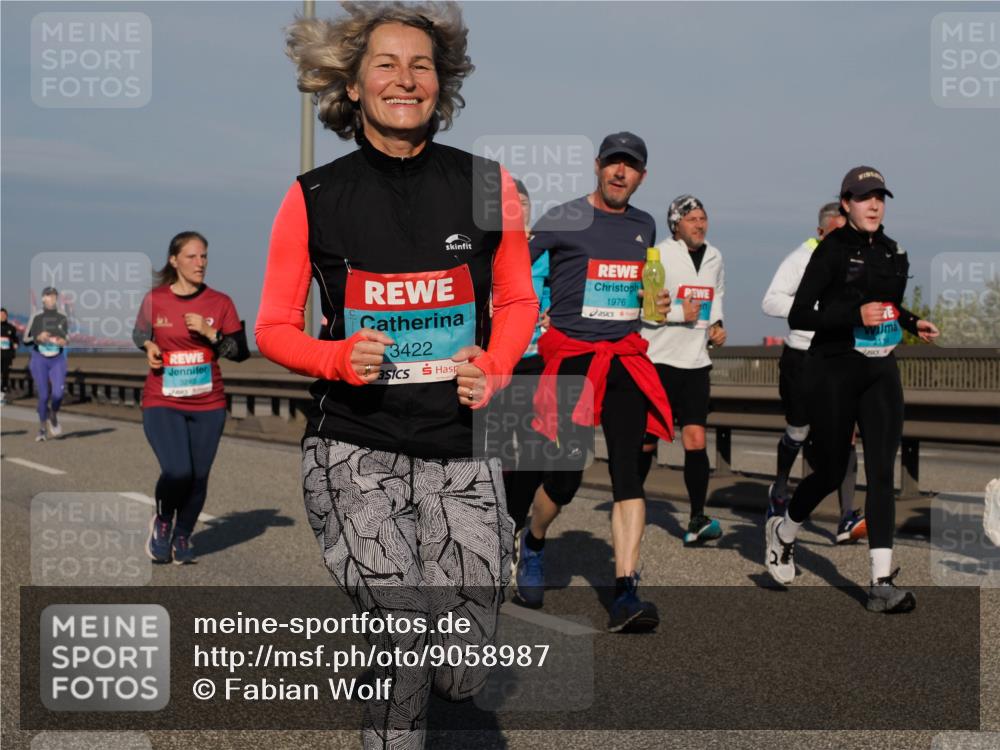 03.10.2025 - Köhlbrandbrückenlauf Fabian Wolf http://msf.ph/oto/9058987 03.10.2025 10:04:38 Position 3 1976, 3240, 3422 meine-sportfotos.de