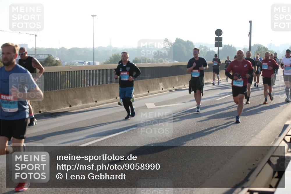 03.10.2025 - Köhlbrandbrückenlauf Lena Gebhardt http://msf.ph/oto/9058990 03.10.2025 09:18:40 Position 1  meine-sportfotos.de