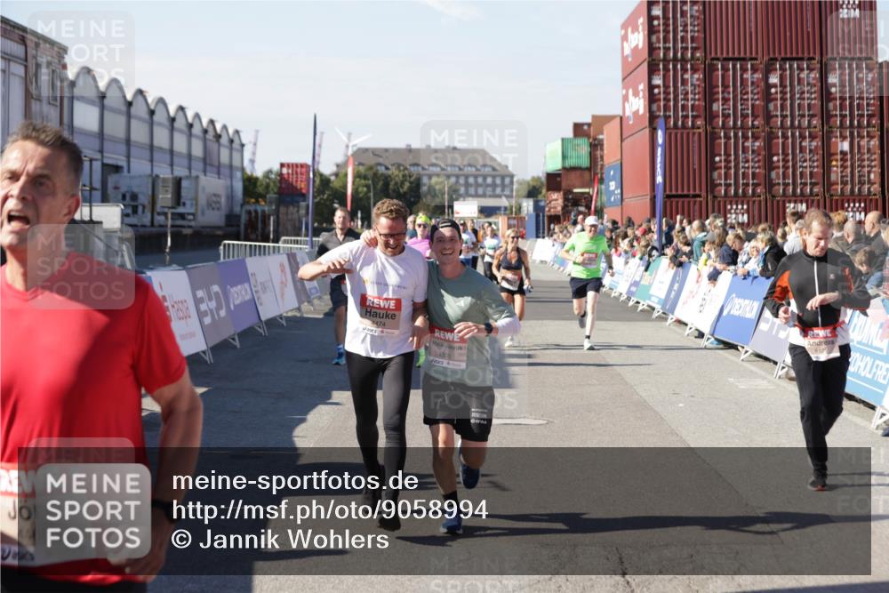 03.10.2025 - Köhlbrandbrückenlauf Jannik Wohlers http://msf.ph/oto/9058994 03.10.2025 13:12:09 Ziel 4176, 4305, 4369, 4468, 4470, 4474, 5644, 5856, 5910, 5911, 5927, 6098, 6121, 6184, 6185 meine-sportfotos.de