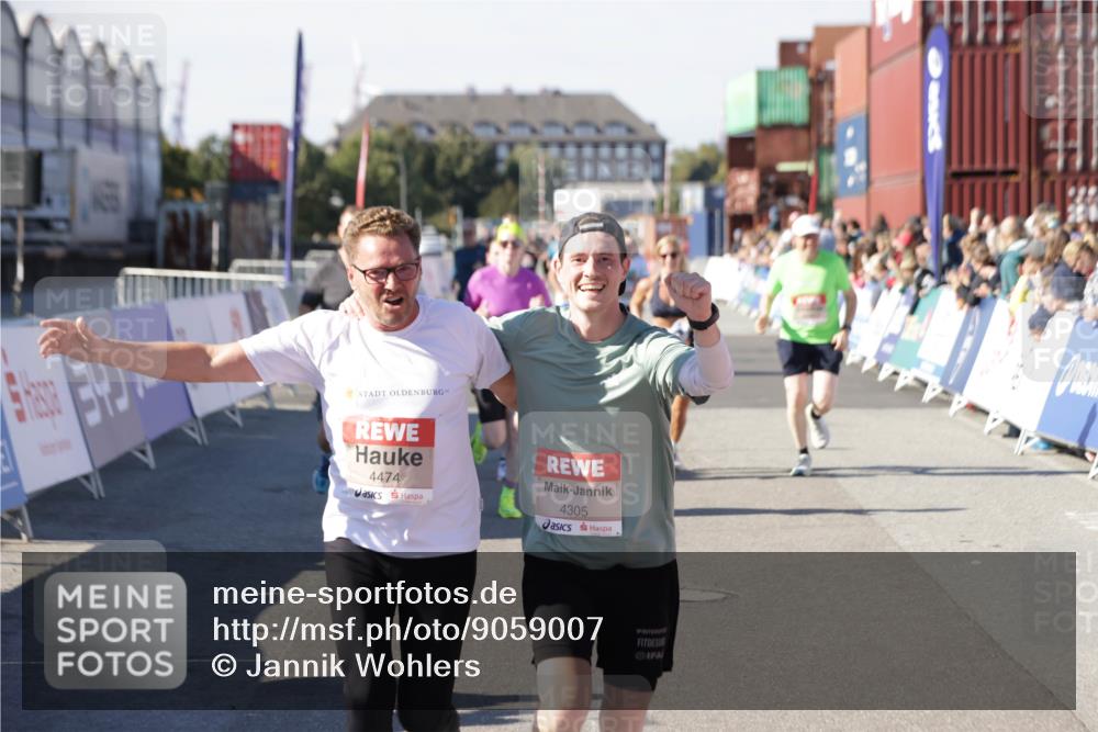 03.10.2025 - Köhlbrandbrückenlauf Jannik Wohlers http://msf.ph/oto/9059007 03.10.2025 13:12:09 Ziel 4176, 4305, 4369, 4468, 4470, 4474, 5644, 5856, 5910, 5911, 5927, 6098, 6121, 6184, 6185 meine-sportfotos.de