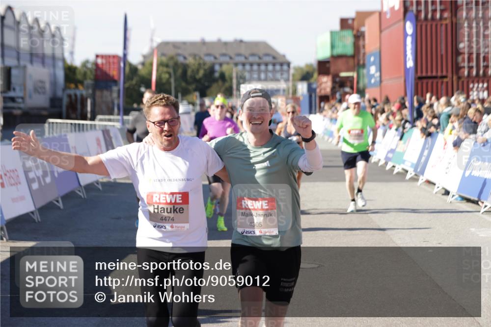 03.10.2025 - Köhlbrandbrückenlauf Jannik Wohlers http://msf.ph/oto/9059012 03.10.2025 13:12:09 Ziel 4176, 4305, 4369, 4468, 4470, 4474, 5644, 5856, 5910, 5911, 5927, 6098, 6121, 6184, 6185 meine-sportfotos.de