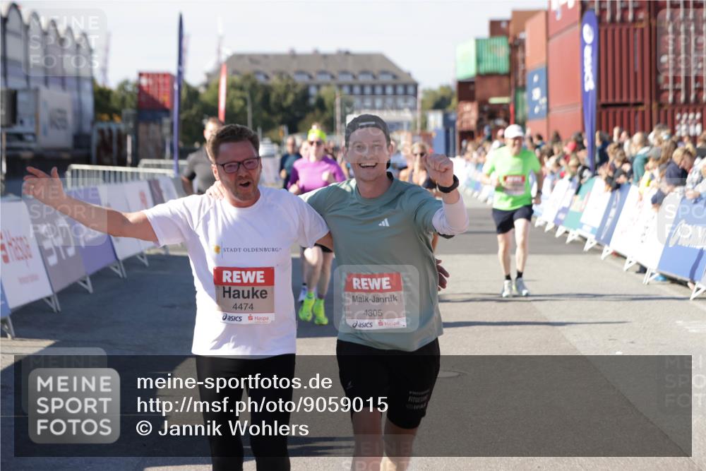 03.10.2025 - Köhlbrandbrückenlauf Jannik Wohlers http://msf.ph/oto/9059015 03.10.2025 13:12:09 Ziel 4176, 4305, 4369, 4468, 4470, 4474, 5644, 5856, 5910, 5911, 5927, 6098, 6121, 6184, 6185 meine-sportfotos.de