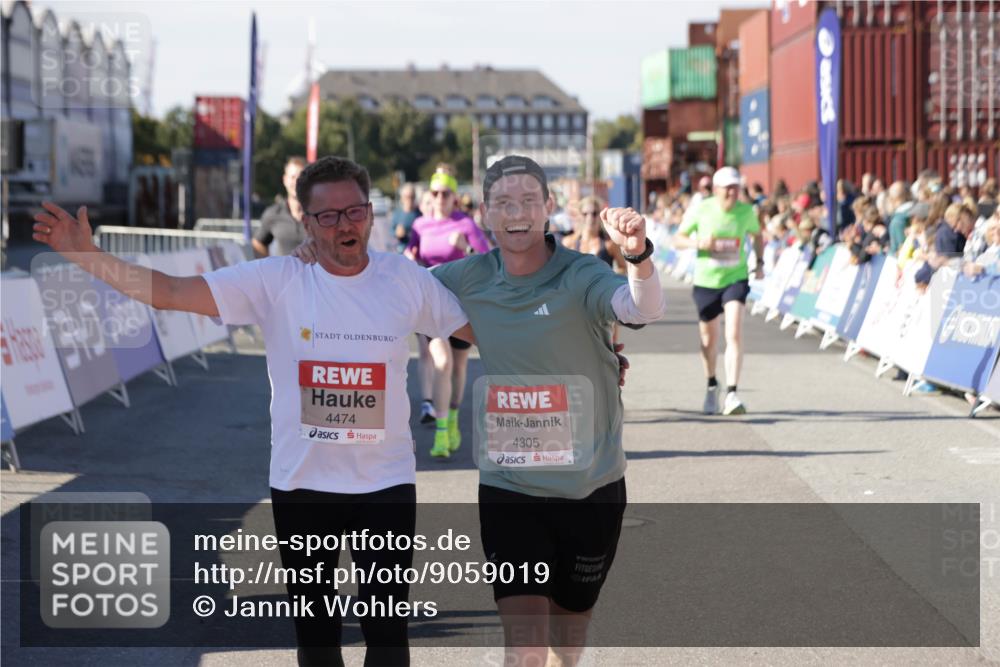 03.10.2025 - Köhlbrandbrückenlauf Jannik Wohlers http://msf.ph/oto/9059019 03.10.2025 13:12:10 Ziel 4176, 4305, 4369, 4468, 4470, 4474, 5644, 5856, 5910, 5911, 5927, 6098, 6121, 6184, 6185 meine-sportfotos.de