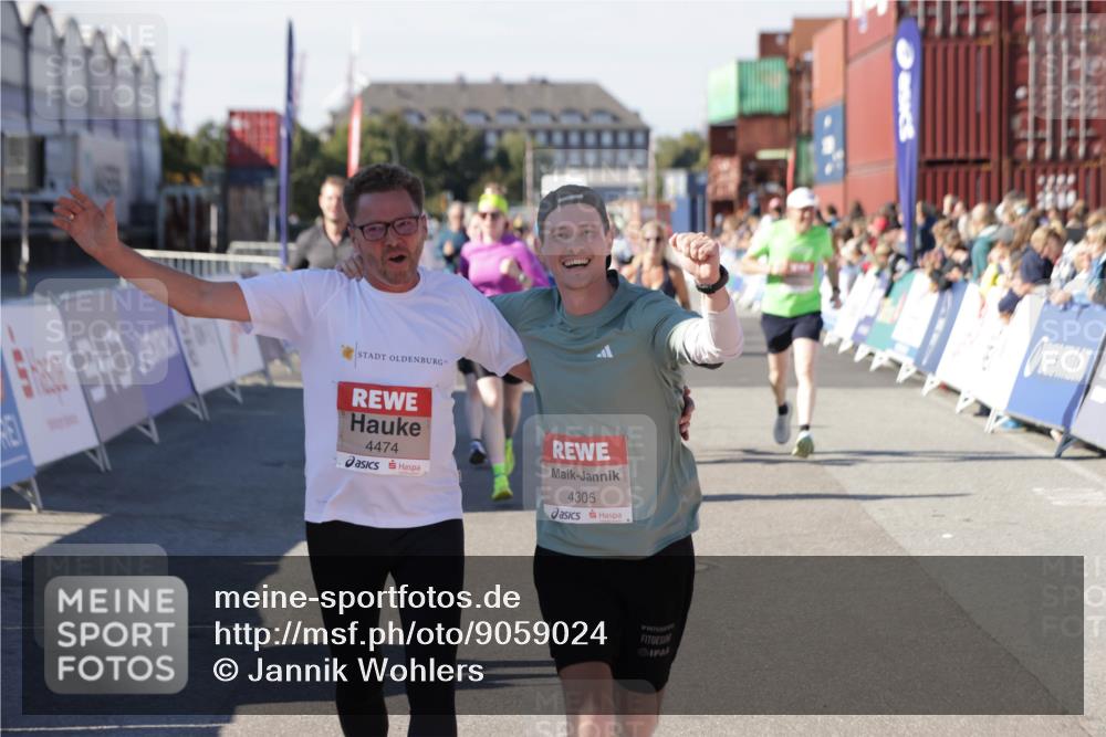 03.10.2025 - Köhlbrandbrückenlauf Jannik Wohlers http://msf.ph/oto/9059024 03.10.2025 13:12:10 Ziel 4176, 4305, 4369, 4468, 4470, 4474, 5644, 5856, 5910, 5911, 5927, 6098, 6121, 6184, 6185 meine-sportfotos.de