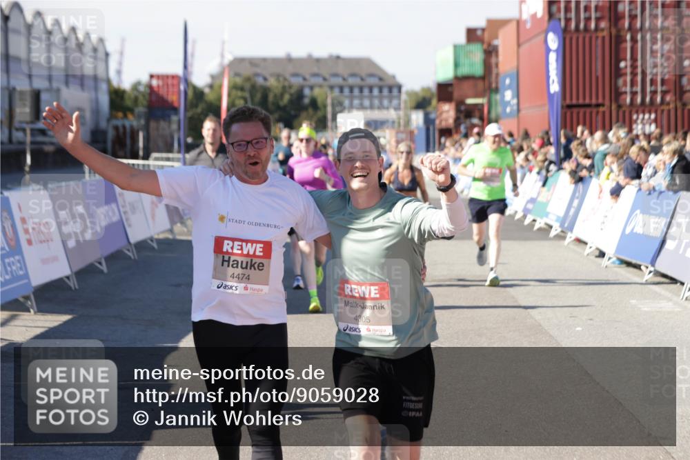 03.10.2025 - Köhlbrandbrückenlauf Jannik Wohlers http://msf.ph/oto/9059028 03.10.2025 13:12:10 Ziel 4176, 4305, 4369, 4468, 4470, 4474, 5644, 5856, 5910, 5911, 5927, 6098, 6121, 6184, 6185 meine-sportfotos.de