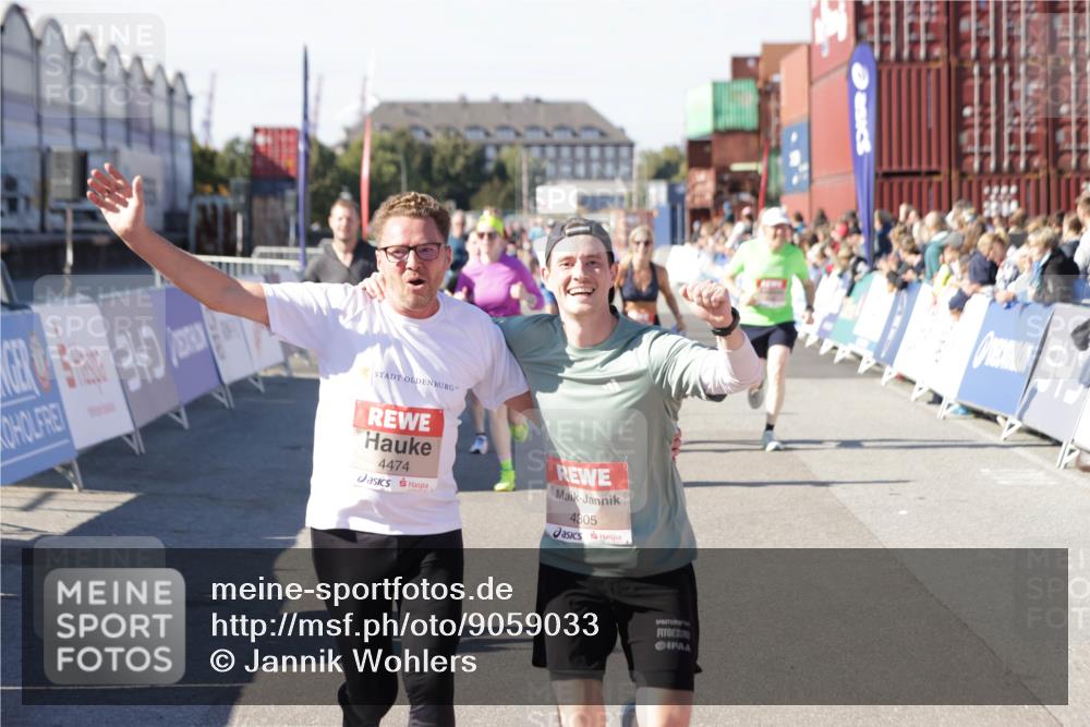 03.10.2025 - Köhlbrandbrückenlauf Jannik Wohlers http://msf.ph/oto/9059033 03.10.2025 13:12:10 Ziel 4176, 4305, 4369, 4468, 4470, 4474, 5644, 5856, 5910, 5911, 5927, 6098, 6121, 6184, 6185 meine-sportfotos.de