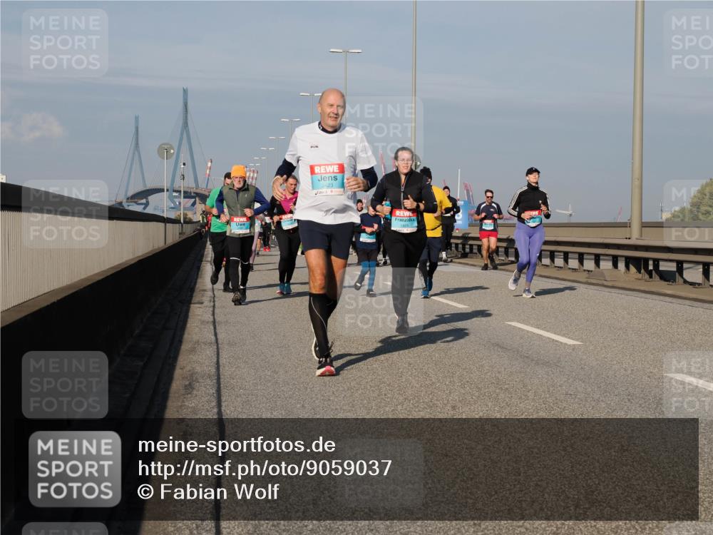 03.10.2025 - Köhlbrandbrückenlauf Fabian Wolf http://msf.ph/oto/9059037 03.10.2025 10:04:39 Position 3 3423, 1825 meine-sportfotos.de