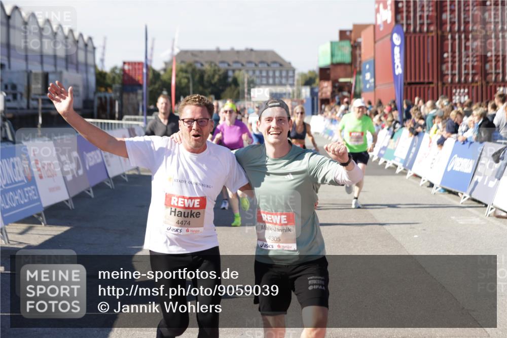 03.10.2025 - Köhlbrandbrückenlauf Jannik Wohlers http://msf.ph/oto/9059039 03.10.2025 13:12:10 Ziel 4176, 4305, 4369, 4468, 4470, 4474, 5644, 5856, 5910, 5911, 5927, 6098, 6121, 6184, 6185 meine-sportfotos.de