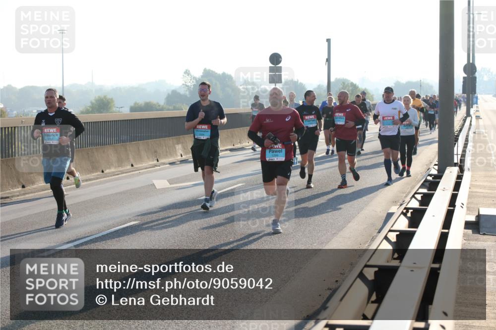 03.10.2025 - Köhlbrandbrückenlauf Lena Gebhardt http://msf.ph/oto/9059042 03.10.2025 09:18:41 Position 1  meine-sportfotos.de