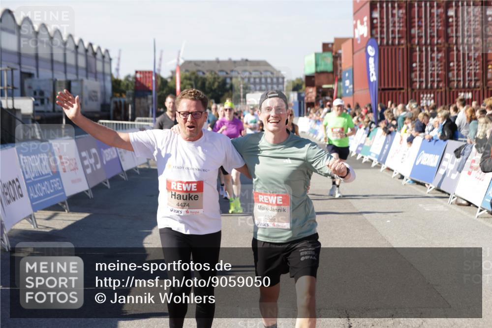 03.10.2025 - Köhlbrandbrückenlauf Jannik Wohlers http://msf.ph/oto/9059050 03.10.2025 13:12:10 Ziel 4176, 4305, 4369, 4468, 4470, 4474, 5644, 5856, 5910, 5911, 5927, 6098, 6121, 6184, 6185 meine-sportfotos.de