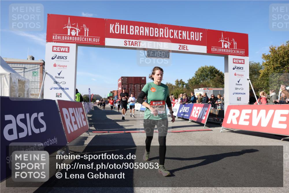 03.10.2025 - Köhlbrandbrückenlauf Lena Gebhardt http://msf.ph/oto/9059053 03.10.2025 13:10:01 Ziel 4196, 4260, 4625, 4718, 4787, 4837, 4929, 5520, 5763, 5977, 6083, 6111, 6428, 6432, 6750, 6764 meine-sportfotos.de