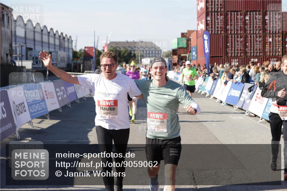 03.10.2025 - Köhlbrandbrückenlauf Jannik Wohlers http://msf.ph/oto/9059062 03.10.2025 13:12:10 Ziel 4176, 4305, 4369, 4468, 4470, 4474, 5644, 5856, 5910, 5911, 5927, 6098, 6121, 6184, 6185 meine-sportfotos.de