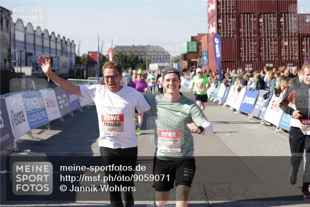 03.10.2025 - Köhlbrandbrückenlauf Jannik Wohlers http://msf.ph/oto/9059071 03.10.2025 13:12:10 Ziel 4176, 4305, 4369, 4468, 4470, 4474, 5644, 5856, 5910, 5911, 5927, 6098, 6121, 6184, 6185 meine-sportfotos.de