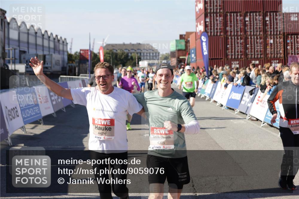 03.10.2025 - Köhlbrandbrückenlauf Jannik Wohlers http://msf.ph/oto/9059076 03.10.2025 13:12:10 Ziel 4176, 4305, 4369, 4468, 4470, 4474, 5644, 5856, 5910, 5911, 5927, 6098, 6121, 6184, 6185 meine-sportfotos.de