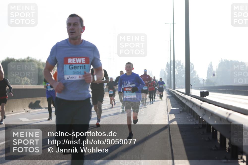 03.10.2025 - Köhlbrandbrückenlauf Jannik Wohlers http://msf.ph/oto/9059077 03.10.2025 09:14:15 Position 3 3404, 2920, 51 meine-sportfotos.de