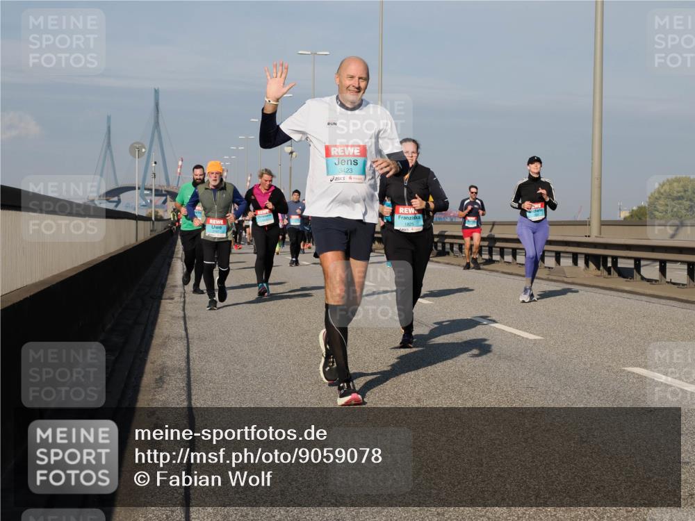 03.10.2025 - Köhlbrandbrückenlauf Fabian Wolf http://msf.ph/oto/9059078 03.10.2025 10:04:40 Position 3 3423, 1825 meine-sportfotos.de