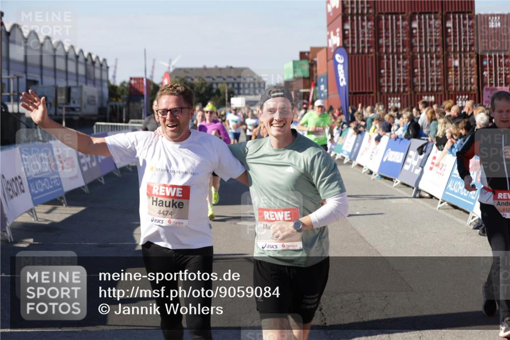 03.10.2025 - Köhlbrandbrückenlauf Jannik Wohlers http://msf.ph/oto/9059084 03.10.2025 13:12:10 Ziel 4176, 4305, 4369, 4468, 4470, 4474, 5644, 5856, 5910, 5911, 5927, 6098, 6121, 6184, 6185 meine-sportfotos.de