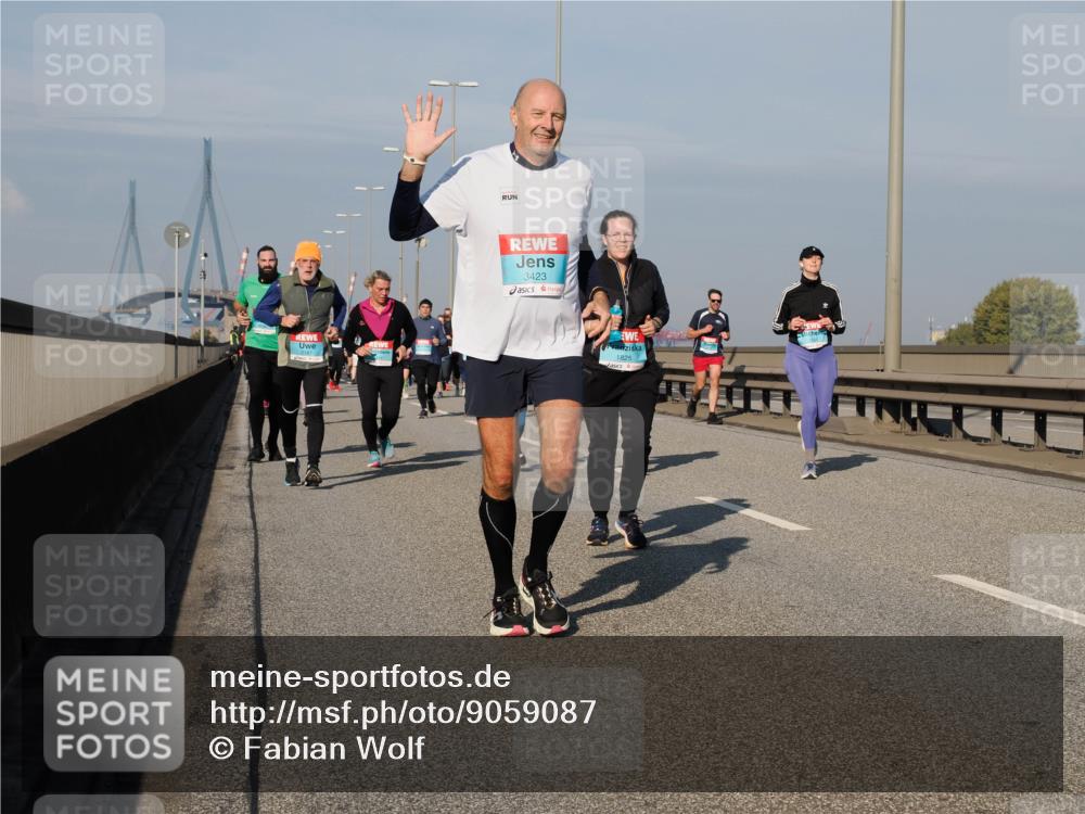 03.10.2025 - Köhlbrandbrückenlauf Fabian Wolf http://msf.ph/oto/9059087 03.10.2025 10:04:40 Position 3 3423, 1825 meine-sportfotos.de