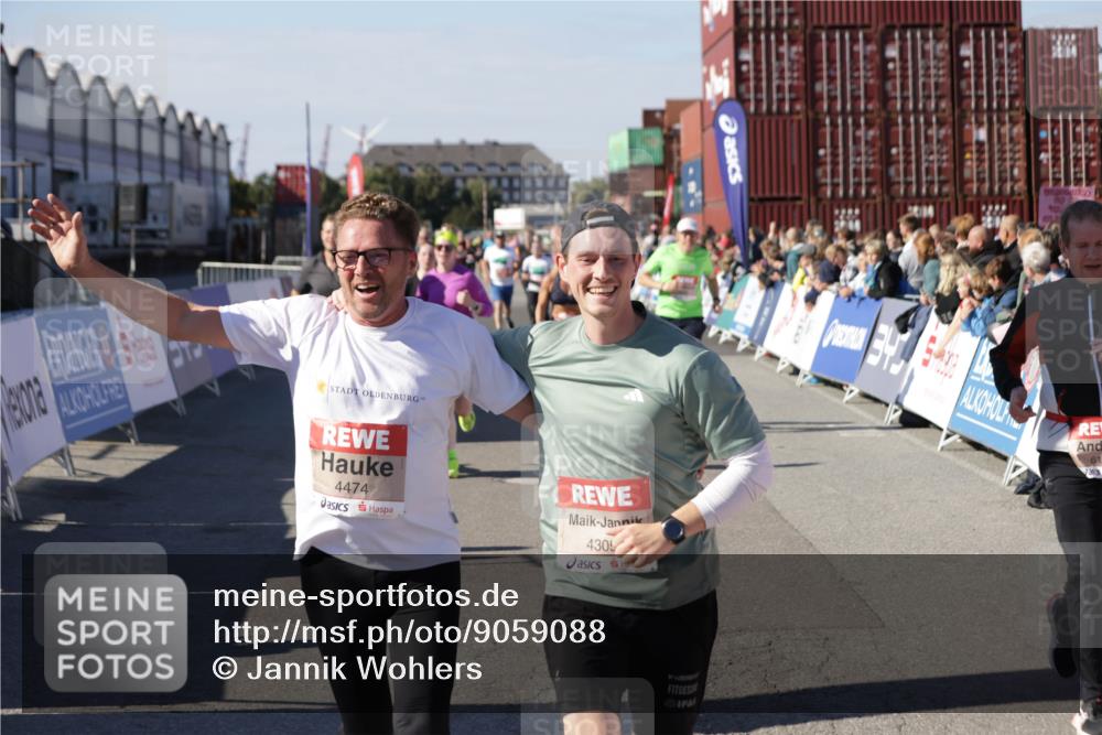 03.10.2025 - Köhlbrandbrückenlauf Jannik Wohlers http://msf.ph/oto/9059088 03.10.2025 13:12:10 Ziel 4176, 4305, 4369, 4468, 4470, 4474, 5644, 5856, 5910, 5911, 5927, 6098, 6121, 6184, 6185 meine-sportfotos.de