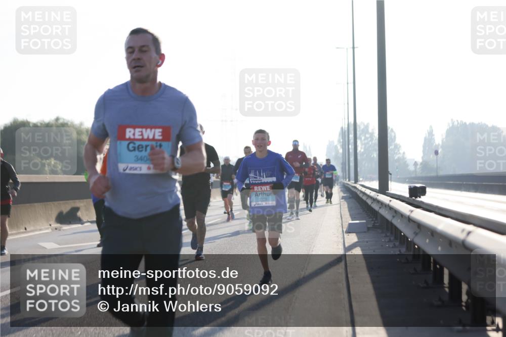 03.10.2025 - Köhlbrandbrückenlauf Jannik Wohlers http://msf.ph/oto/9059092 03.10.2025 09:14:15 Position 3 340, 2920, 51 meine-sportfotos.de
