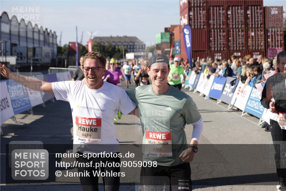 03.10.2025 - Köhlbrandbrückenlauf Jannik Wohlers http://msf.ph/oto/9059098 03.10.2025 13:12:10 Ziel 4176, 4305, 4369, 4468, 4470, 4474, 5644, 5856, 5910, 5911, 5927, 6098, 6121, 6184, 6185 meine-sportfotos.de