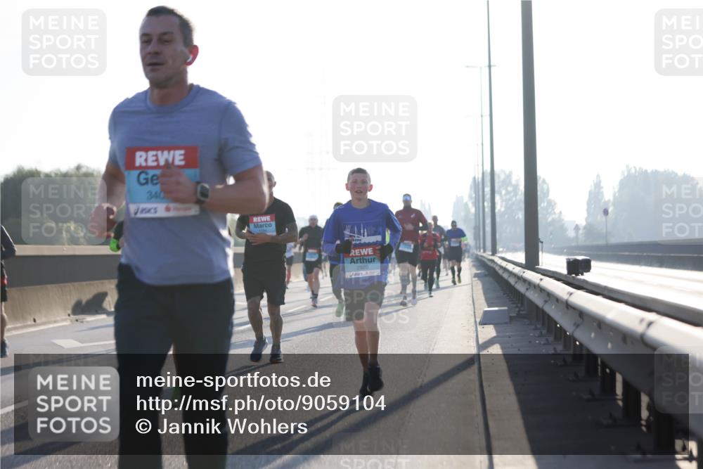 03.10.2025 - Köhlbrandbrückenlauf Jannik Wohlers http://msf.ph/oto/9059104 03.10.2025 09:14:15 Position 3 340, 2920, 511 meine-sportfotos.de