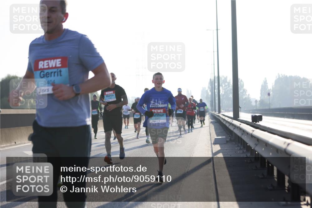 03.10.2025 - Köhlbrandbrückenlauf Jannik Wohlers http://msf.ph/oto/9059110 03.10.2025 09:14:15 Position 3 3404, 2920, 51 meine-sportfotos.de
