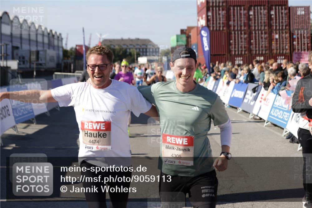 03.10.2025 - Köhlbrandbrückenlauf Jannik Wohlers http://msf.ph/oto/9059113 03.10.2025 13:12:11 Ziel 4176, 4305, 4369, 4468, 4470, 4474, 4656, 5644, 5856, 5927, 6098, 6121, 6184, 6185 meine-sportfotos.de